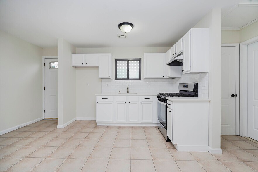 More Photos Of 21 Prall Ave, Staten Island Office Residential For Sale