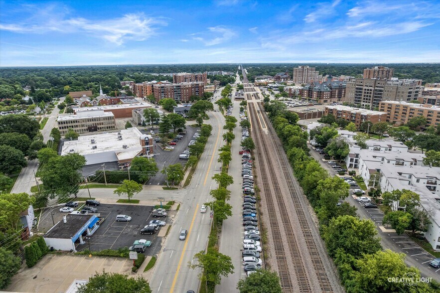 More Photos Of 300 W Northwest Hwy, Arlington Heights General Retail For Sale
