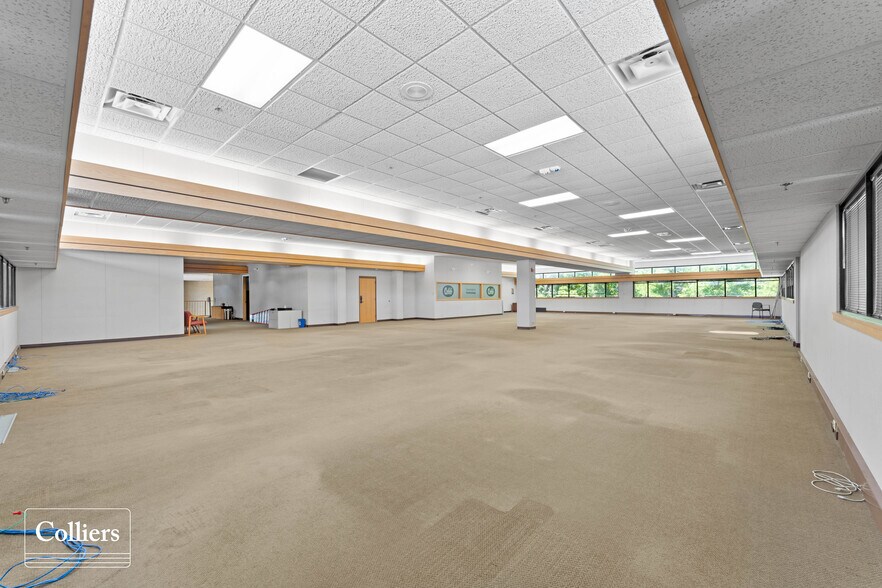 More Photos Of 305 E Main St, Siloam Springs Office For Sale