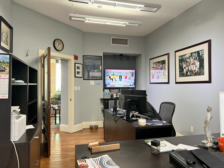 More Photos Of 350 E Pine St, Orlando Coworking Space