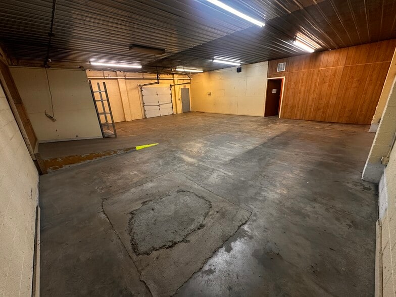 More Photos Of 522A S Main St, Broadway Flex For Sale