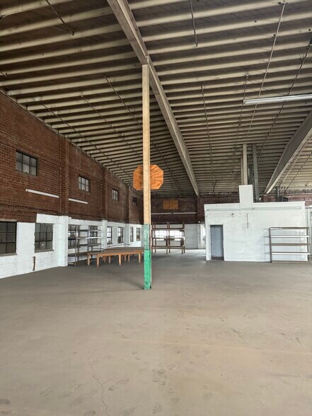 More Photos Of 2345 S Santa Fe Ave, Los Angeles Manufacturing For Lease