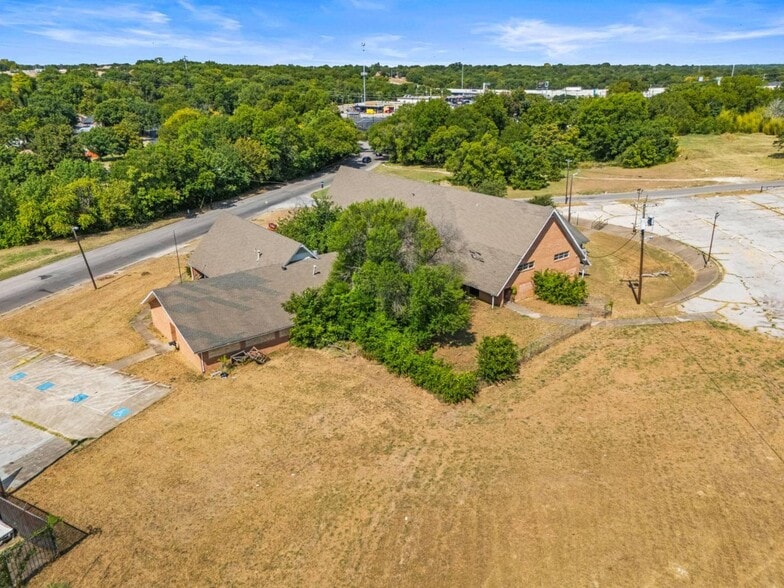 More Photos Of 825 W Pentagon Pky, Dallas Religious Facility For Sale
