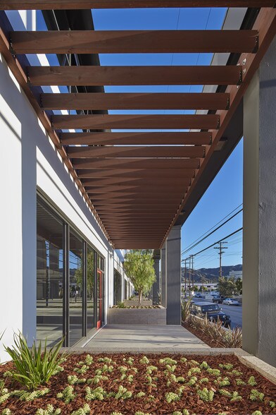 More Photos Of 2777 N Ontario St, Burbank Light Distribution For Lease