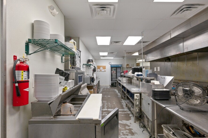 More Photos Of 1296 N Ferdon Blvd, Crestview Restaurant For Sale