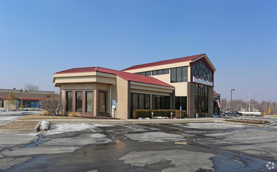 More Photos Of 5520 Hedge Lane Ter, Shawnee Bank For Sale