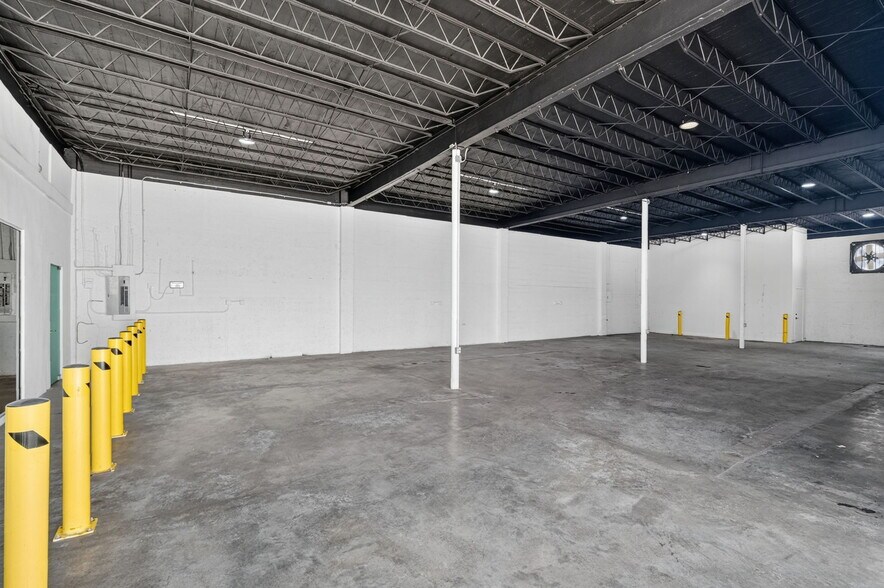 More Photos Of 4029 NW 25th St, Miami Warehouse For Lease