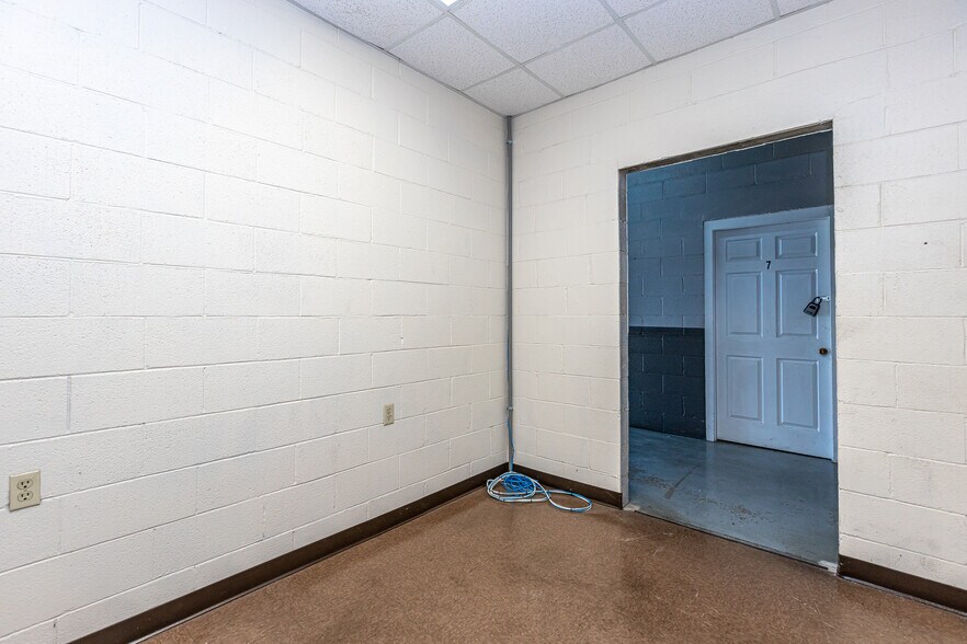 More Photos Of 665 David Ave, Danville Self Storage For Lease