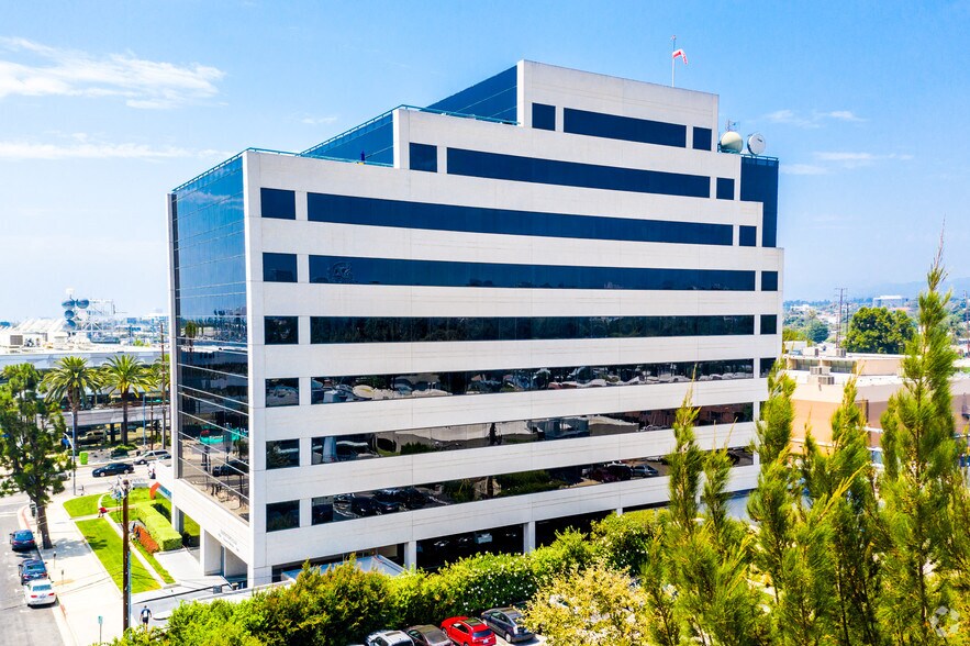 More Photos Of 1990 S Bundy Dr, Los Angeles Office For Lease
