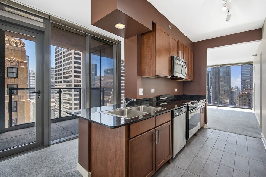 More Photos Of 210 N Wells St, Chicago Apartments For Lease