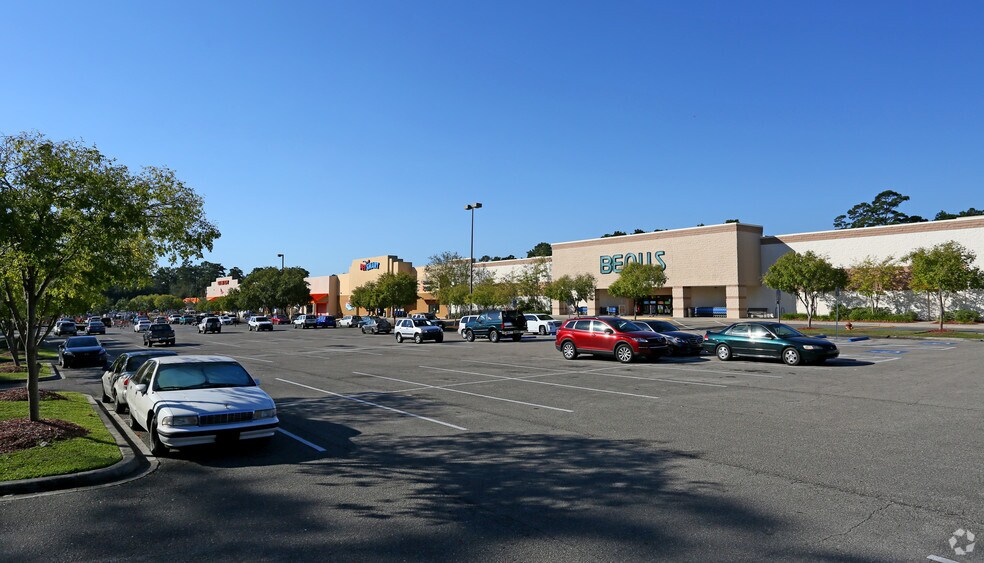 More Photos Of 3240 Capital Cir NE, Tallahassee General Retail For Lease