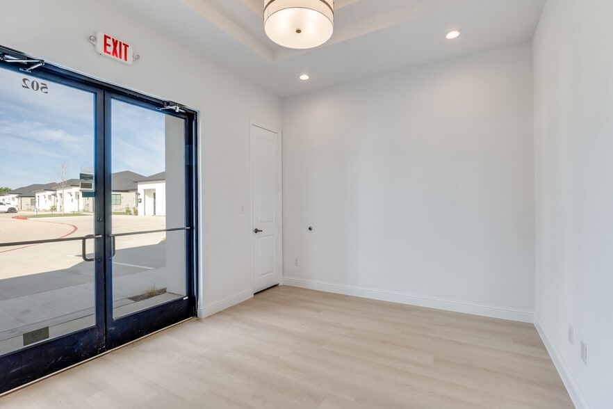 More Photos Of 6000 Alma Rd, McKinney Business Park For Lease