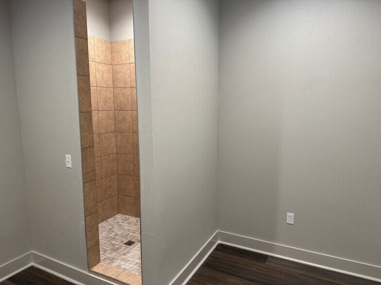 More Photos Of 8805 Industrial Parkway, Beaumont Warehouse For Lease