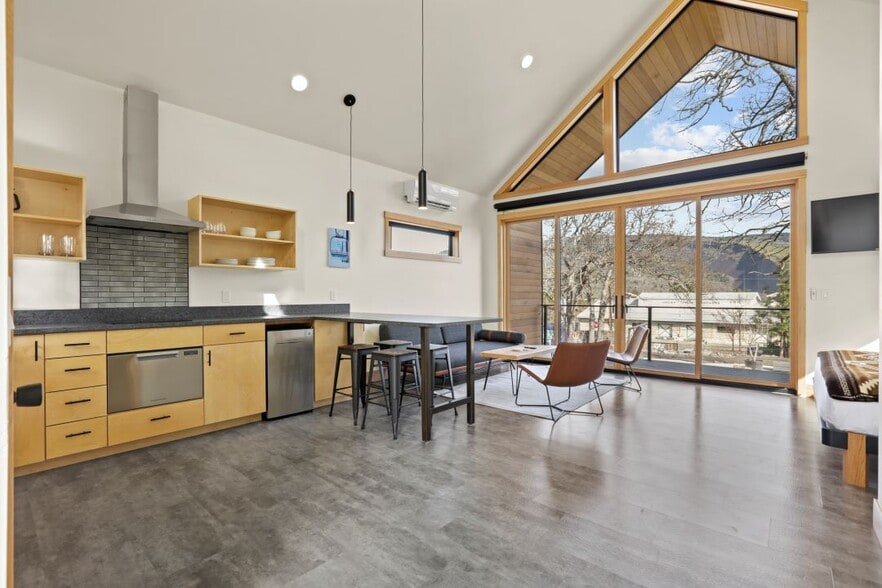 More Photos Of 1103 3rd Ave, Mosier Hotel For Sale