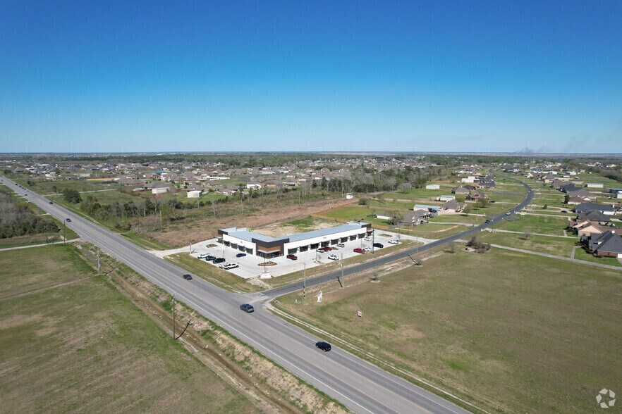 More Photos Of 6002 FM 3180 Rd, Baytown General Retail For Lease