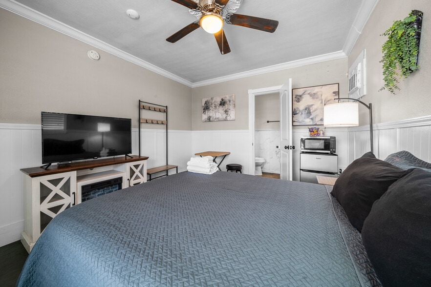 More Photos Of 215 S Pine Ave, Ocala Hotel For Sale
