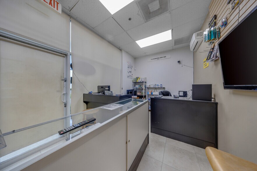 More Photos Of 7620 NW 25th St, Miami Distribution For Sale