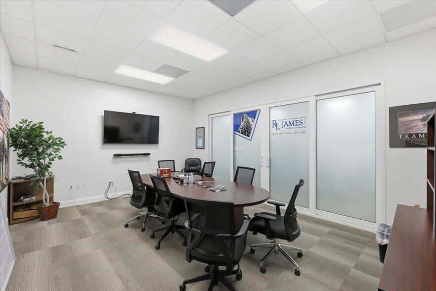 More Photos Of 711 60th St Ct E, Bradenton Light Distribution For Sale