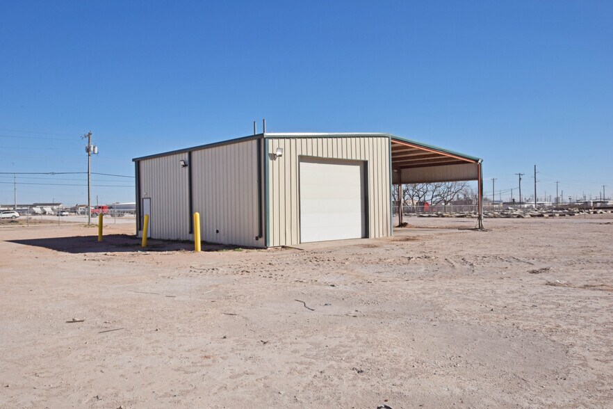 More Photos Of 302 Industrial Ave, Odessa Warehouse For Sale