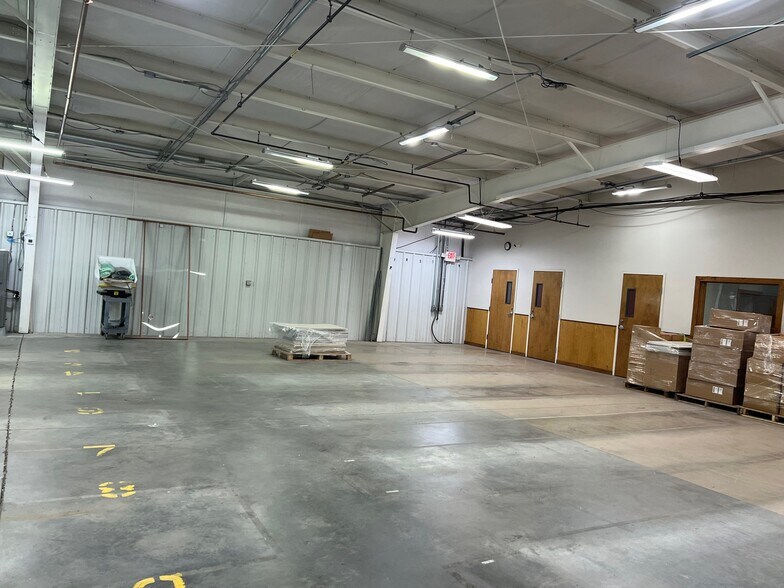 More Photos Of 374 Industrial Park Dr, Boone Showroom For Lease