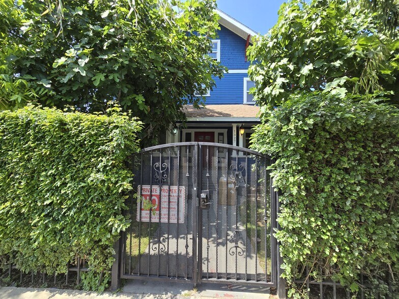 More Photos Of 1327 W 35th St, Los Angeles Apartments For Sale