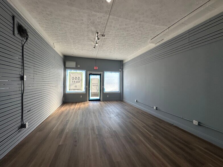 More Photos Of 560-562 E 200th St, Cleveland Storefront Retail Residential For Lease