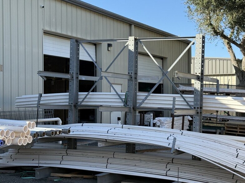 More Photos Of 302 Richey Rd, Leesburg Warehouse For Lease