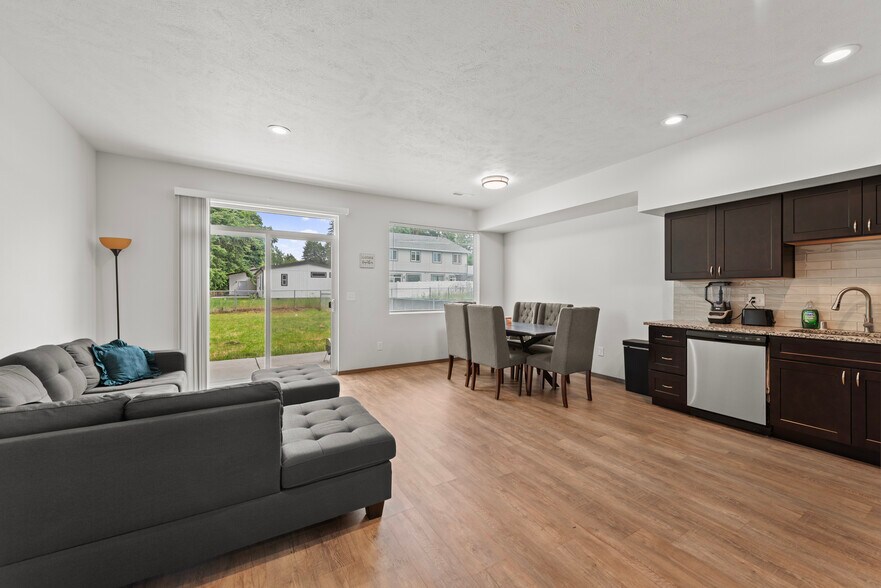 More Photos Of 419 E E St, Deer Park Multifamily For Sale