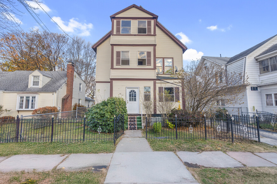 Primary Photo Of 110 Henry St, Hartford Apartments For Sale