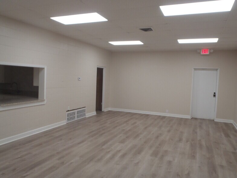 More Photos Of 2025 McLarty Dr, Newport Office For Sale