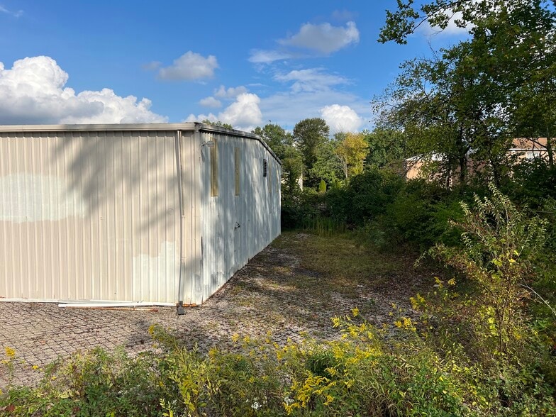 More Photos Of 969 Ohio Pike, Cincinnati Flex For Sale