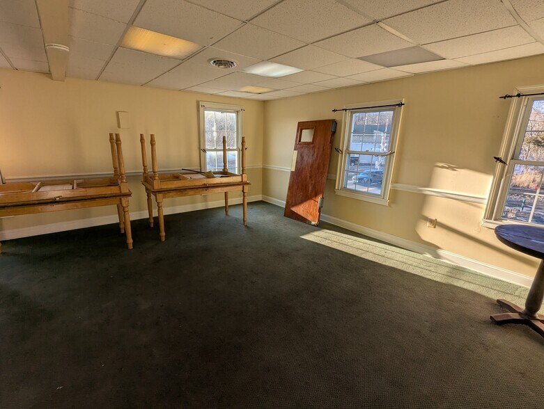 More Photos Of 17 Main St, Ballston Lake Restaurant For Lease