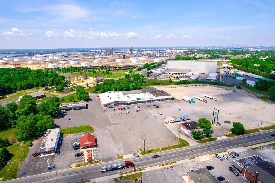 More Photos Of 1047 Broad St, Paulsboro Unknown For Lease