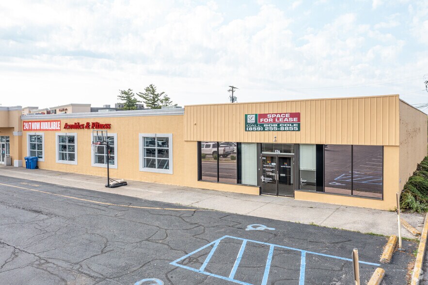 More Photos Of 616-690 University Shopping Ctr, Richmond General Retail For Lease