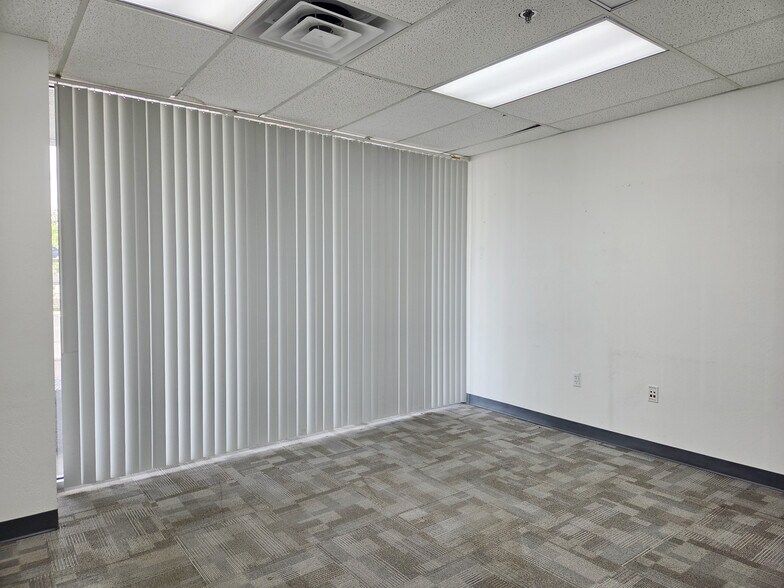 More Photos Of 1929 W Lone Cactus Dr, Phoenix Light Distribution For Sale