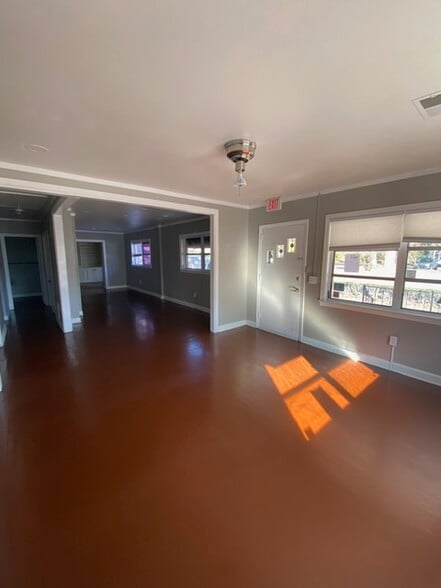 More Photos Of 1617 Ashley River Rd, Charleston Freestanding For Lease