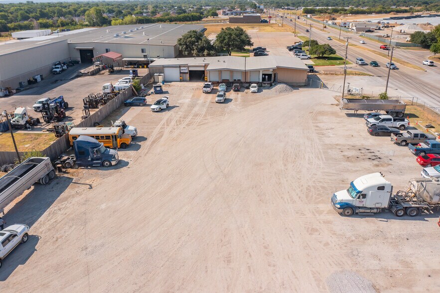 More Photos Of 3900 N Beach St, Haltom City Warehouse For Sale
