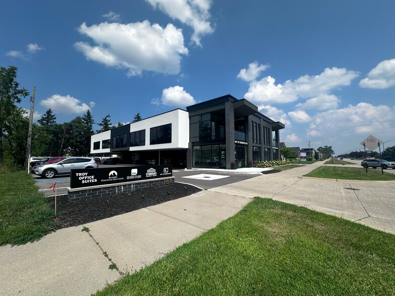 More Photos Of 189 E Big Beaver Rd, Troy Office For Sale