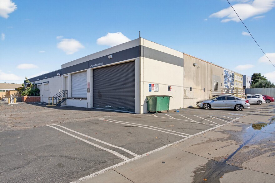 More Photos Of 1322-1326 Obispo Ave, Long Beach Warehouse For Lease