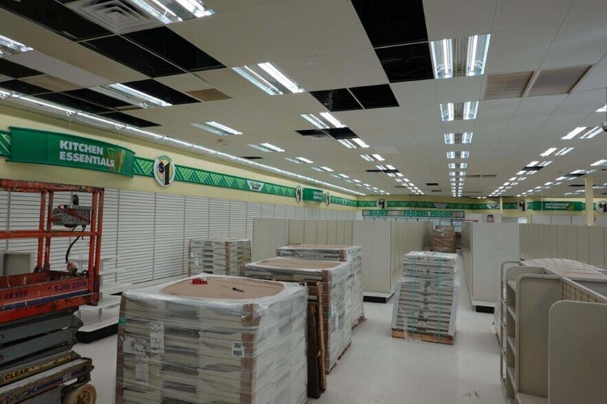 More Photos Of 12155 Houze Rd, Roswell Drugstore For Sale