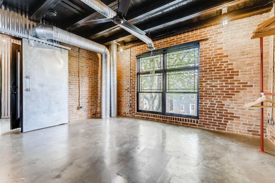 More Photos Of 289 E Main St, Westminster Office Residential For Lease