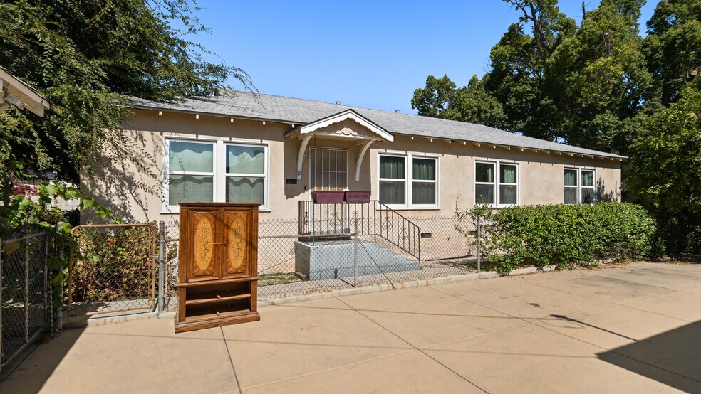 More Photos Of 445 S Main St, Burbank Apartments For Sale