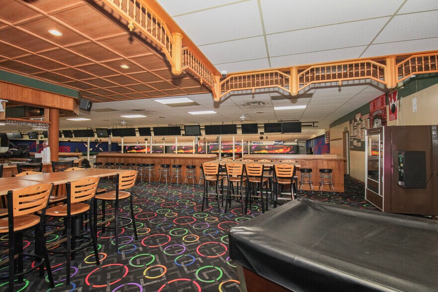 More Photos Of 125 Main St, Huron Bowling Alley For Sale
