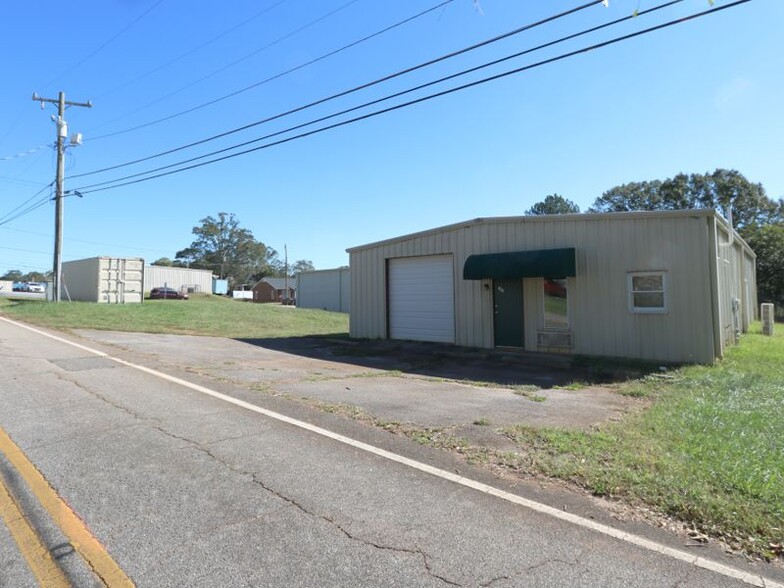 Primary Photo Of 102 S Moore St, Duncan Showroom For Lease