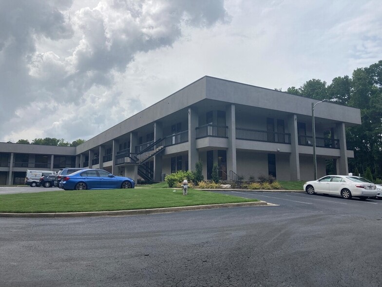 More Photos Of 5825 Glenridge Dr NE, Sandy Springs Unknown For Lease
