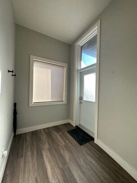 More Photos Of 144 Renfrew Av, Ottawa Apartments For Sale