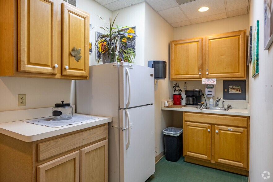 More Photos Of 24 Compton Rd, Cincinnati Medical For Sale