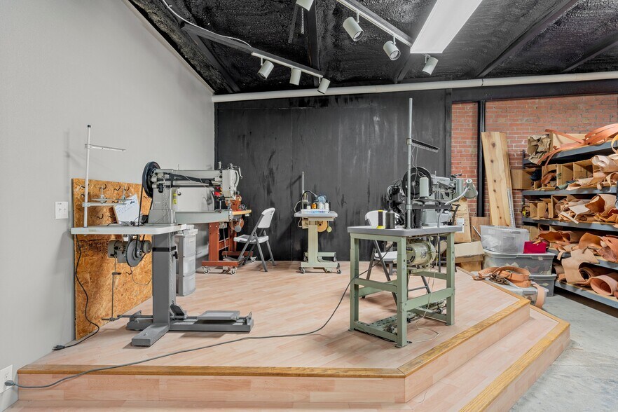 More Photos Of 219 Ave C, Rosebud General Retail For Sale