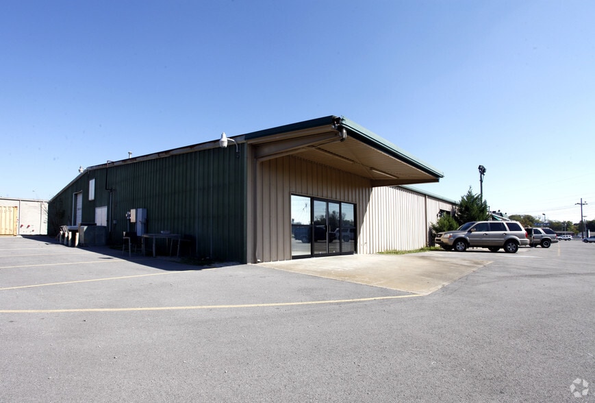 More Photos Of 1645-1647 Middle Tennessee Blvd, Murfreesboro Light Manufacturing For Sale