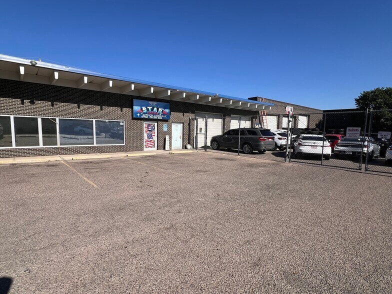 Primary Photo Of 1401-1425 Jamaica St, Aurora Auto Repair For Sale